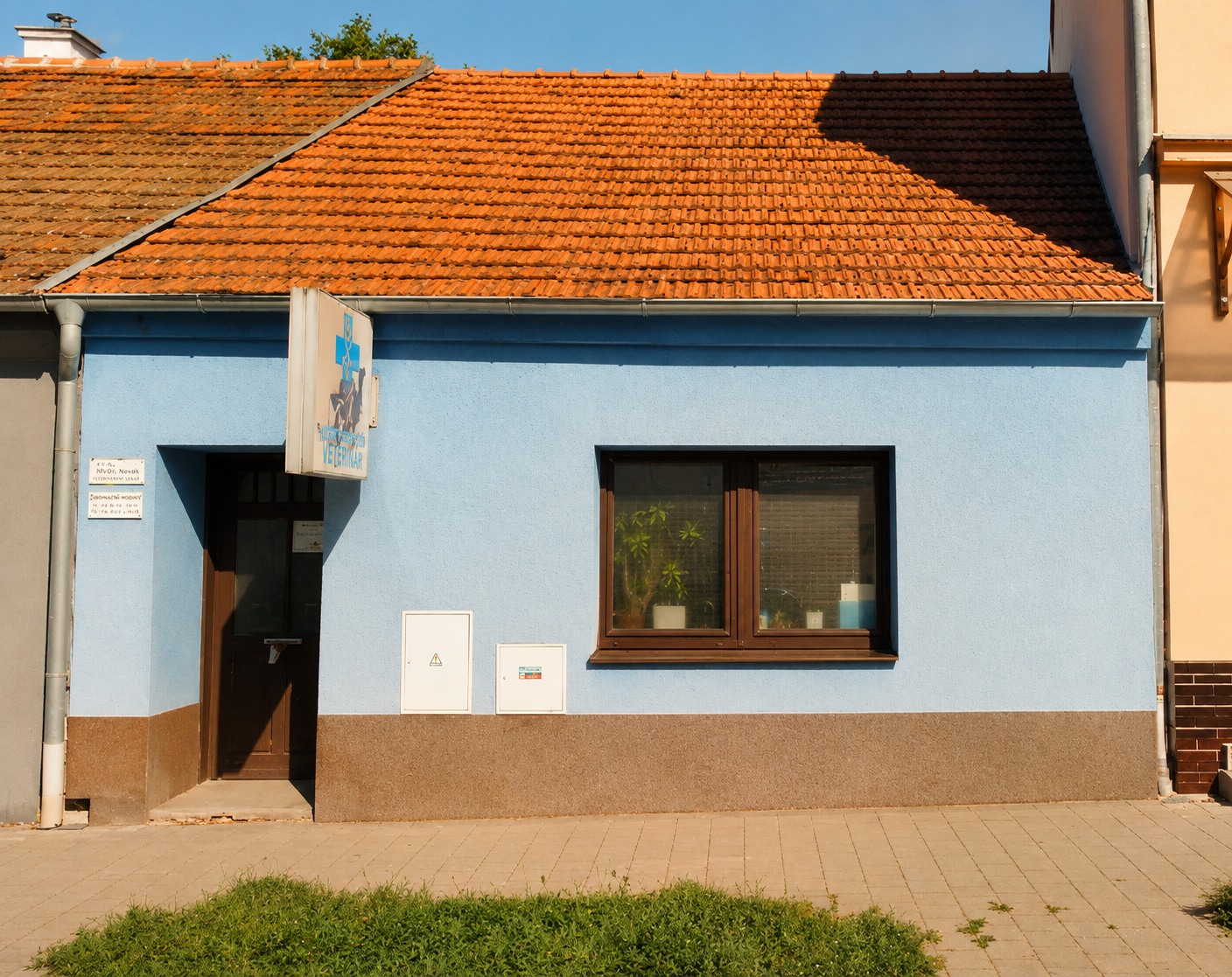 Vstup do ordinace MVDr. Evy Knapkové na ulici Jamborova v Brně-Židenicích